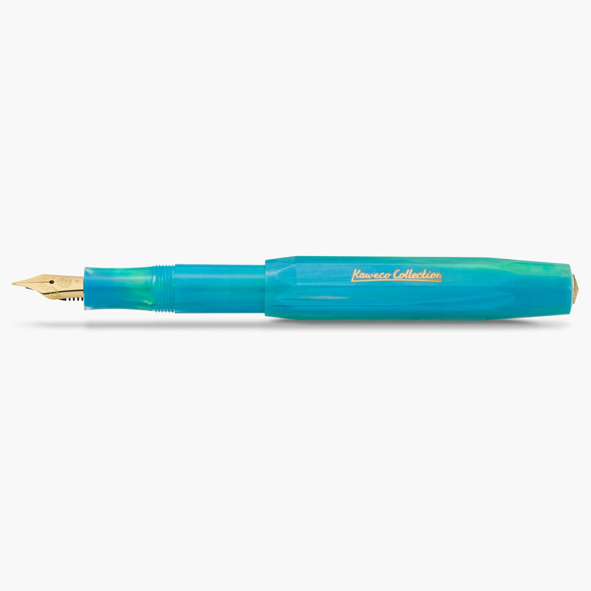 Pióro Kaweco Marble Ocean kolorze turkusowym z perłowym wykończeniem ze złotą stalówką i napisem Kaweco Collection.