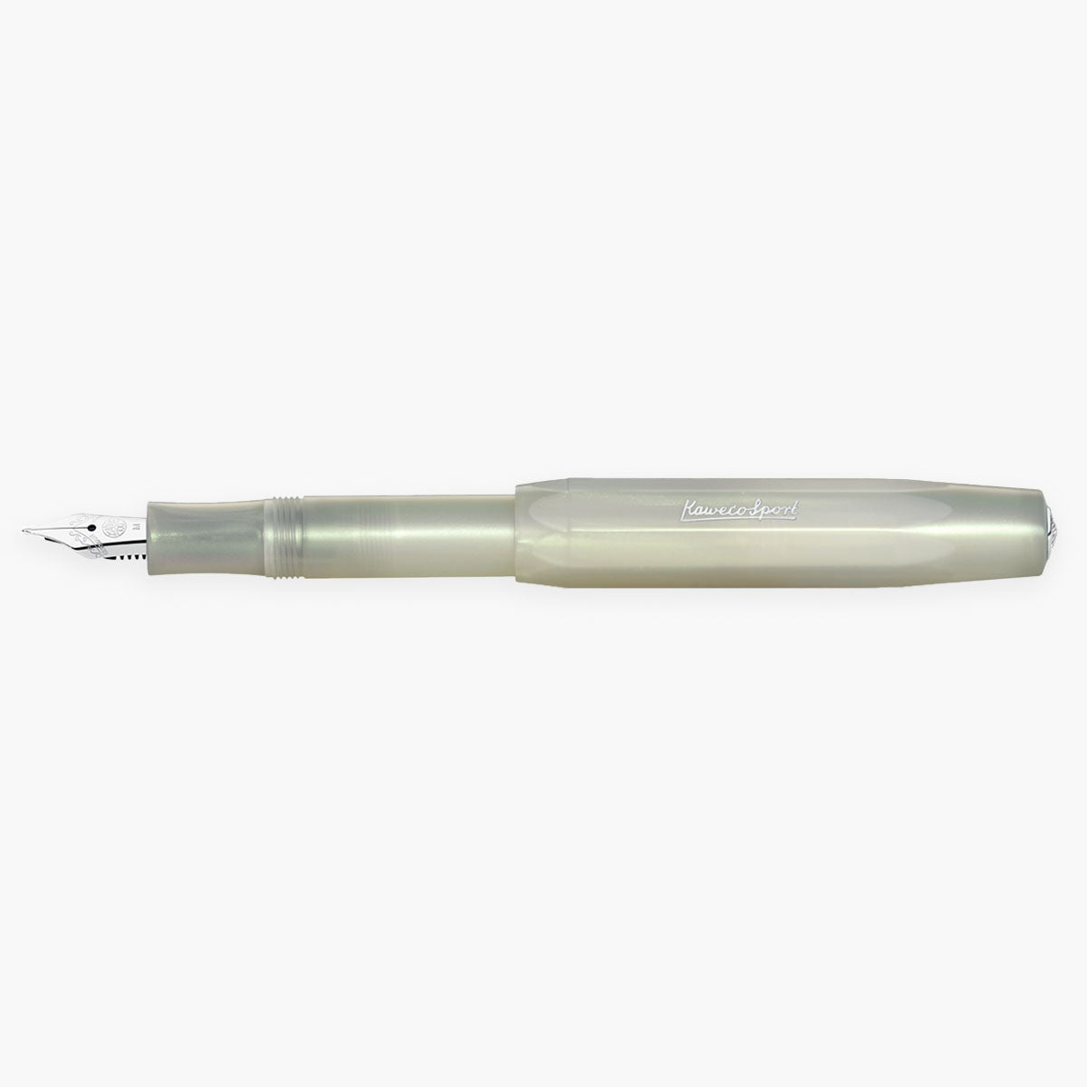 Otwarte pióro wieczne Kaweco LUNAR Sport Light Green w kolorze jasnozielonym z perłowym wykończeniem.