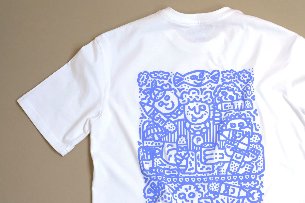 Tył T-shirtu z autorską grafiką TPieñczak w kolorze niebieskim.