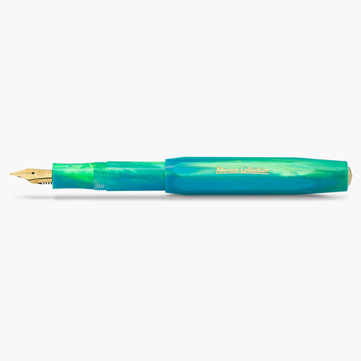 Pióro Kaweco Marble Ocean w kolorach zielono-niebieskich ze złotą stalówką i napisem Kaweco Collection.