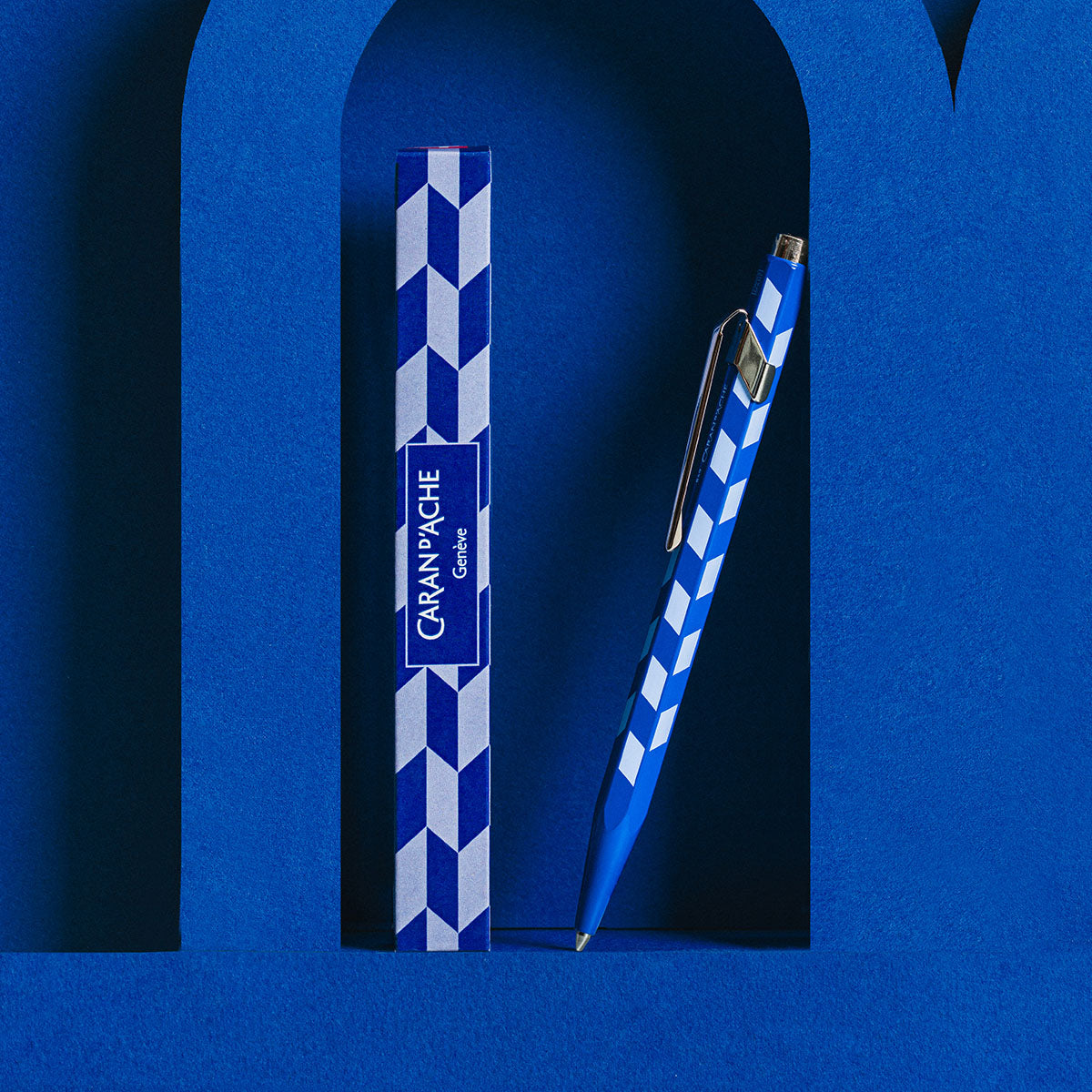 Aluminiowy długopis Caran d'Ache 849 Mosaic – Royal Blue